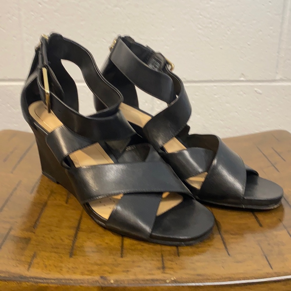 EUC Clarks Black Wedge Sandals (7.5 M)